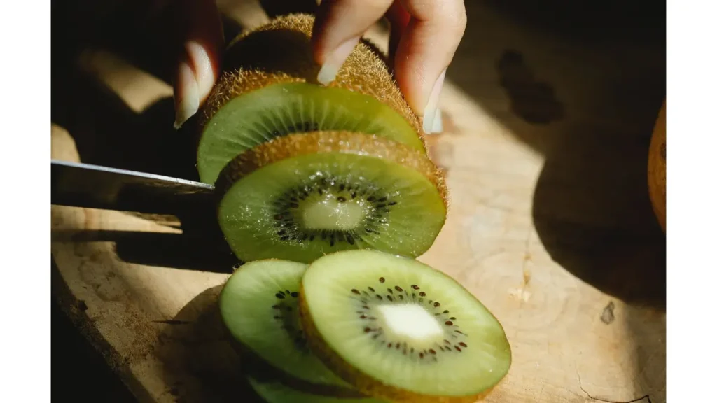 How To Cut A Kiwi