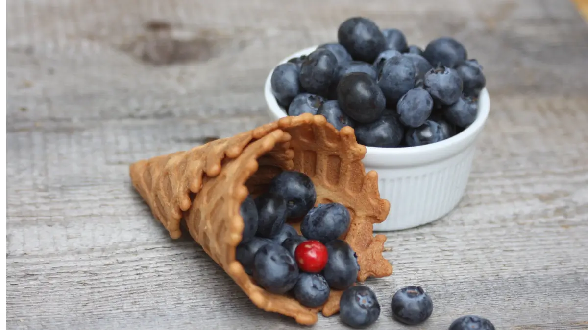 Blueberry : Exploring 10 Health Benefits, Nutritional   Value, and Global Growth of the Superfruit